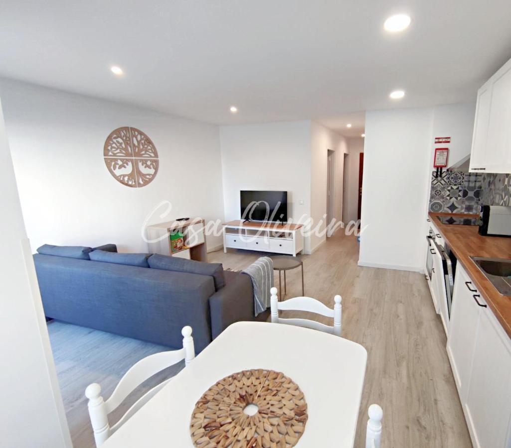 Casa Oliveira - Sunny 2-Bed Retreat Steps From The Beach Armação de Pêra Esterno foto