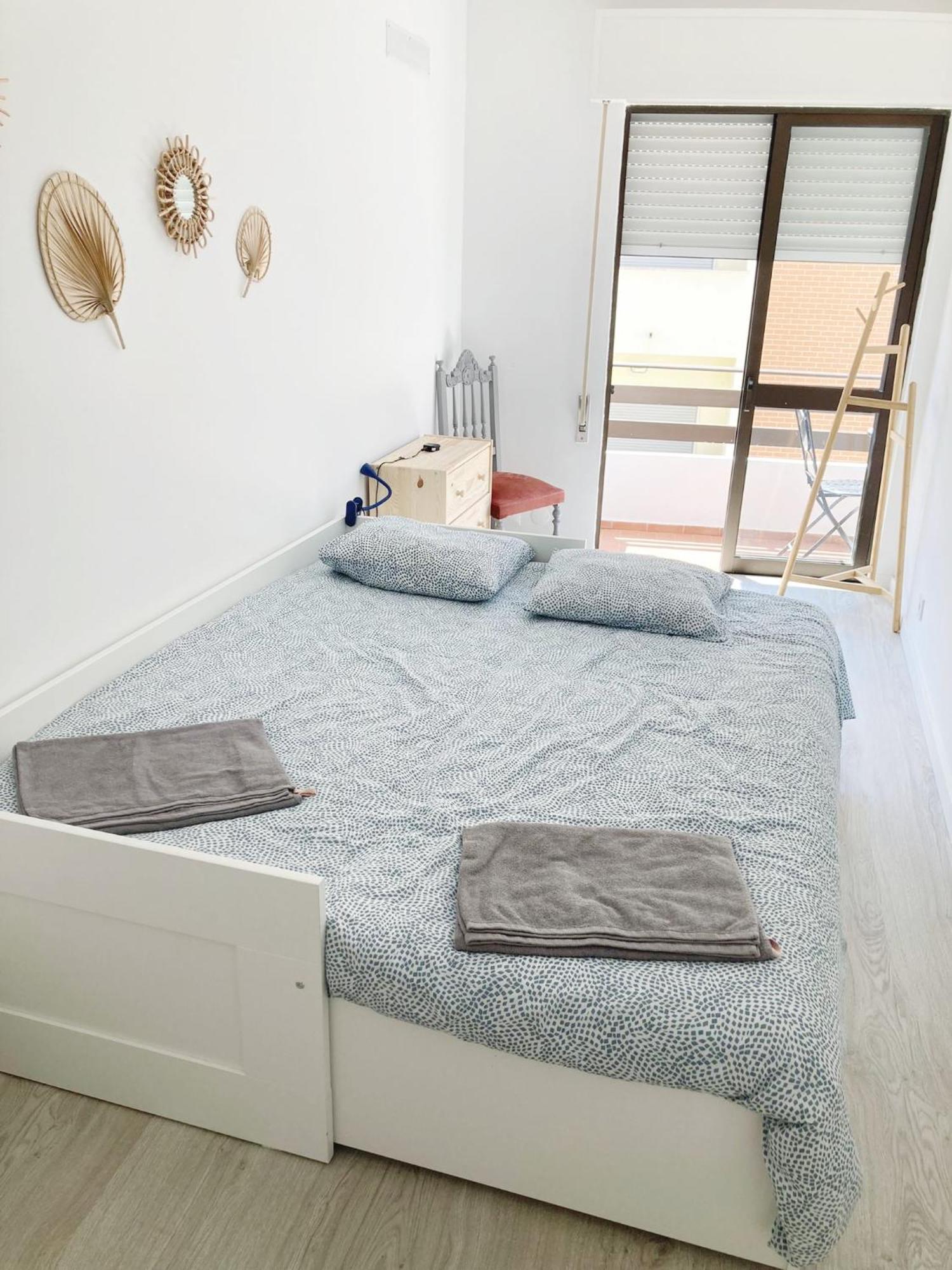 Casa Oliveira - Sunny 2-Bed Retreat Steps From The Beach Armação de Pêra Esterno foto